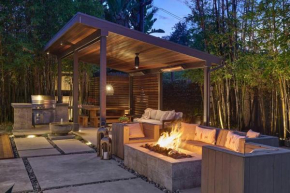 Coastal Retreat with E-Bikes!